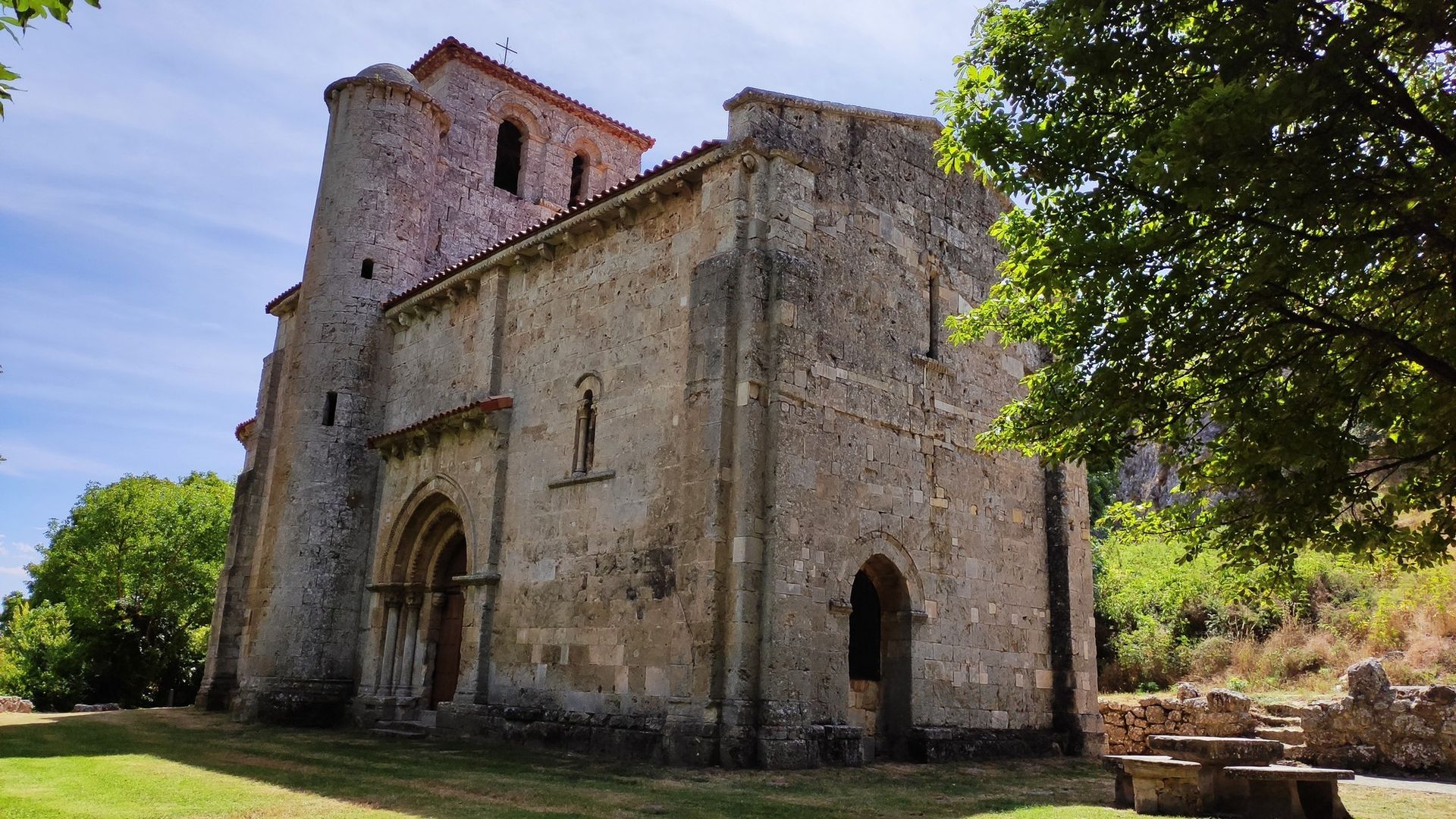 Ruta Monasterio de Rodilla, Santa Marina, Castillo y Nuestra Señora del Valle